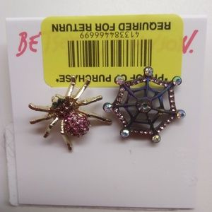 Betsey Johnson New Mismatch Spider & Web Earrings